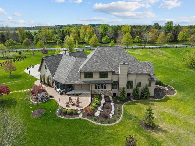 W3642 EQUESTRIAN TRAIL, Freedom, WI 54913