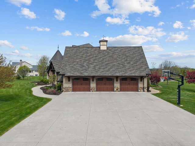 W3642 EQUESTRIAN TRAIL, Freedom, WI 54913
