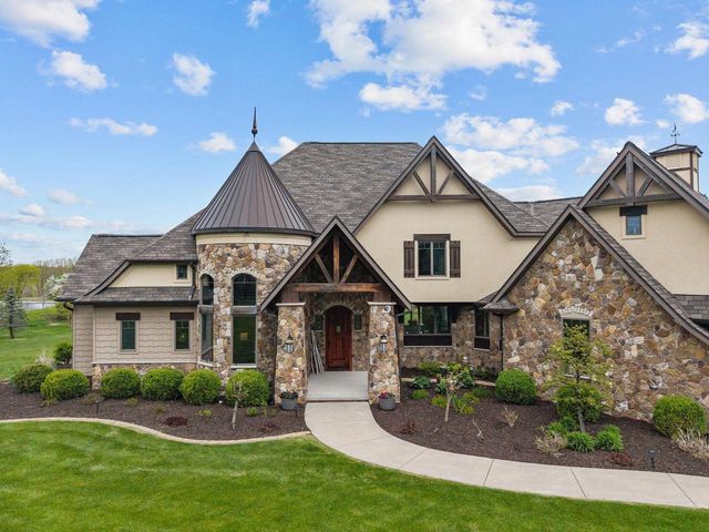 W3642 EQUESTRIAN TRAIL, Freedom, WI 54913