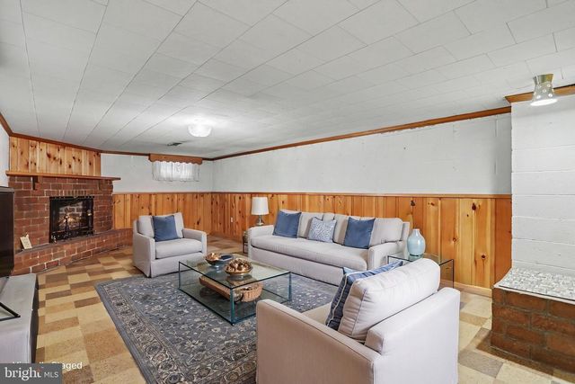 113 GRANT DR, Hanover, PA 17331