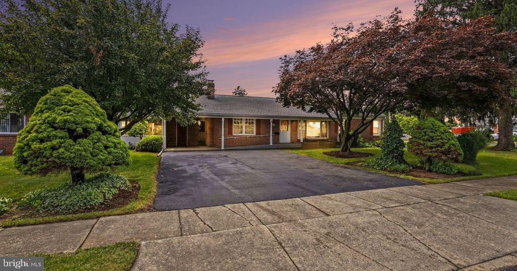 113 GRANT DR, Hanover, PA 17331