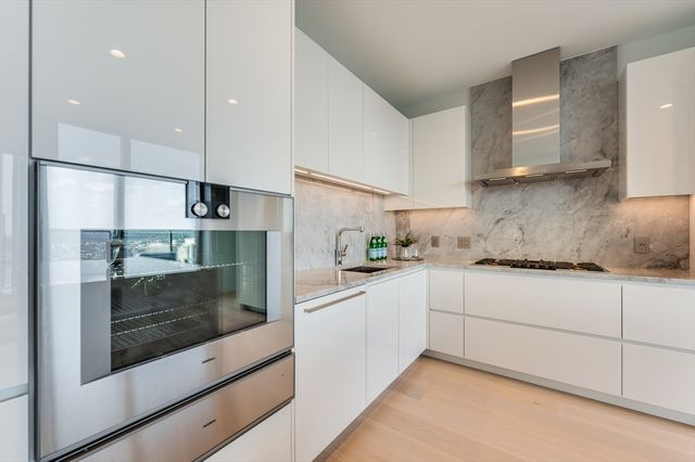 135 Seaport Blvd PH3B, Boston, MA 02210