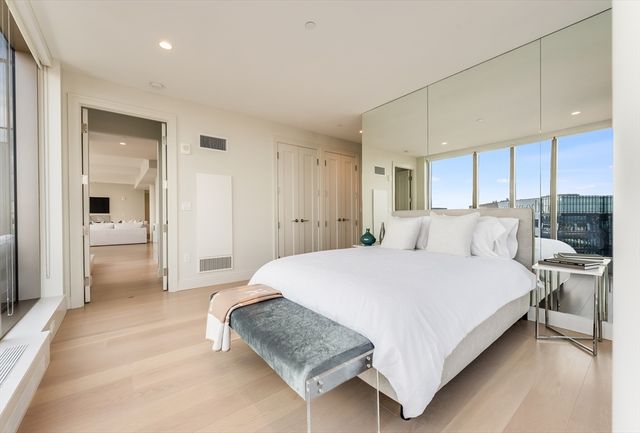 135 Seaport Blvd PH3B, Boston, MA 02210