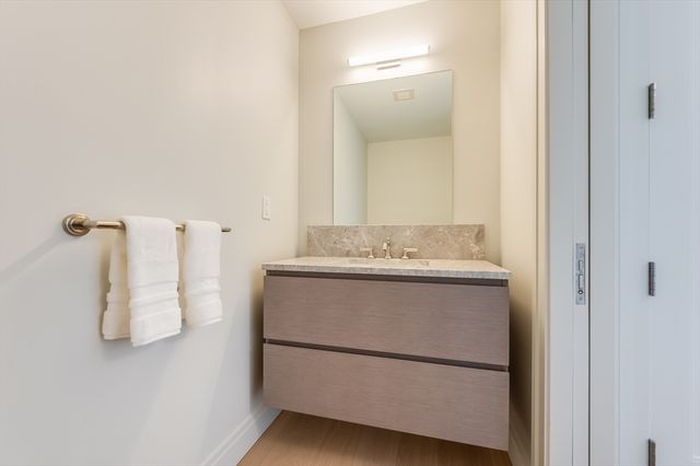 135 Seaport Blvd PH3B, Boston, MA 02210