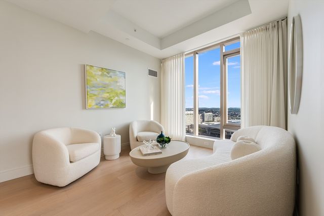 135 Seaport Blvd PH3B, Boston, MA 02210