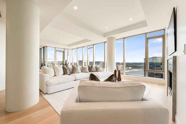 135 Seaport Blvd PH3B, Boston, MA 02210