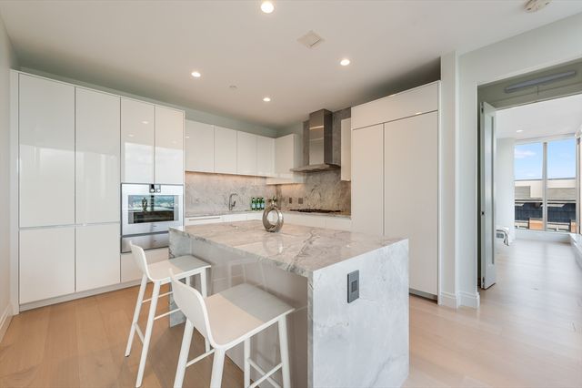 135 Seaport Blvd PH3B, Boston, MA 02210