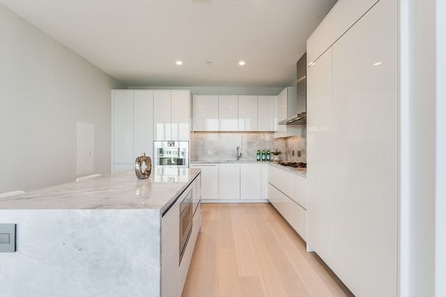 135 Seaport Blvd PH3B, Boston, MA 02210