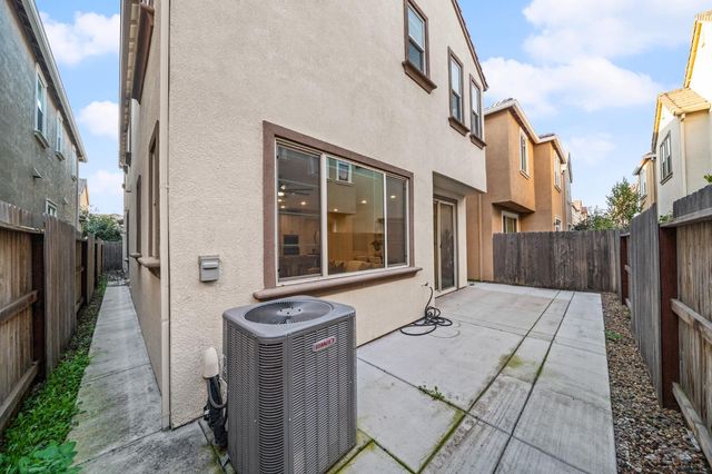 10523 Tenor Way, Elk Grove, CA 95757