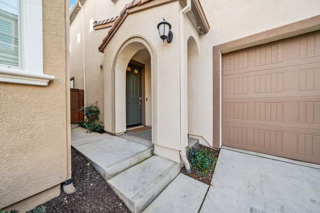 10523 Tenor Way, Elk Grove, CA 95757