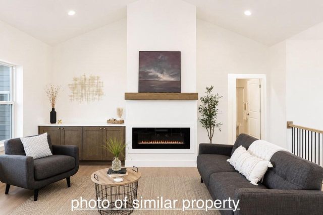 9832 S BERGAMONT DRIVE, Franklin, WI 53132