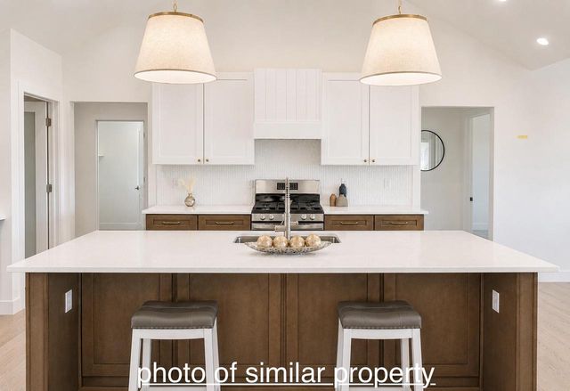 9832 S BERGAMONT DRIVE, Franklin, WI 53132