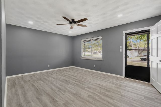 1704 Foster Drive, Arlington, TX 76012