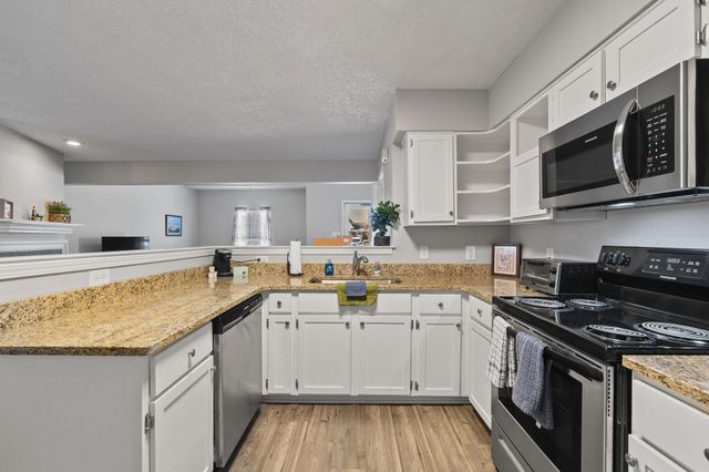 1616 SMOKEHOUSE DR, Cordova, TN 38016