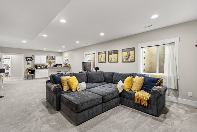 2206 NW 40th Street, Ankeny, IA 50023