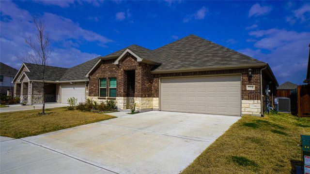 775 Moonlight Place, Lavon, TX 75166