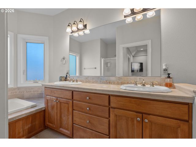 35469 SPENCE St, St Helens, OR 97051