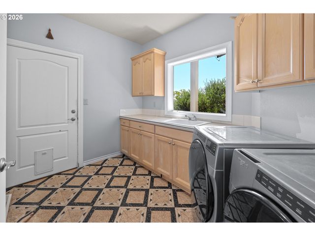 35469 SPENCE St, St Helens, OR 97051