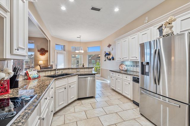 2061 S Shore Boulevard, Montgomery, TX 77356