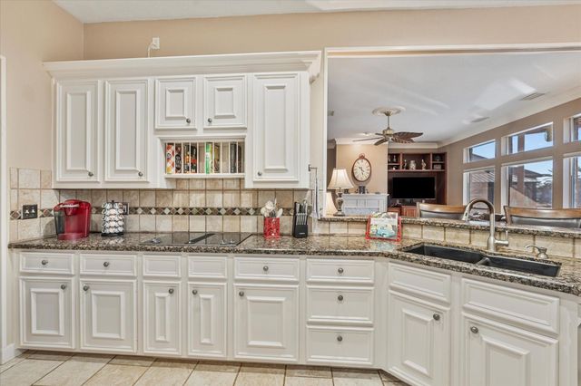 2061 S Shore Boulevard, Montgomery, TX 77356