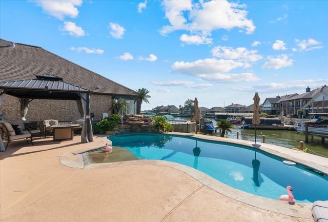 2061 S Shore Boulevard, Montgomery, TX 77356