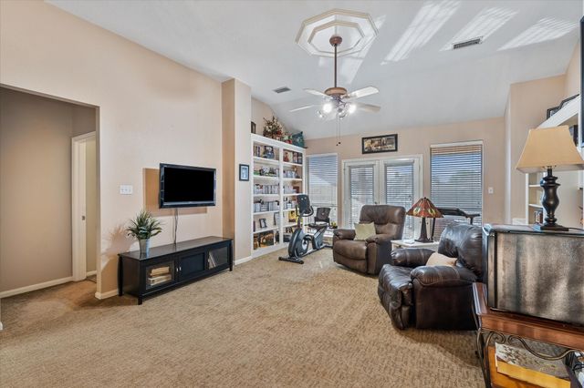 2061 S Shore Boulevard, Montgomery, TX 77356