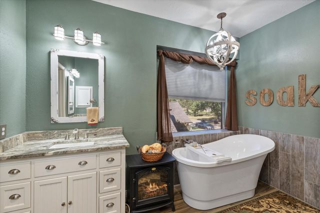 2061 S Shore Boulevard, Montgomery, TX 77356