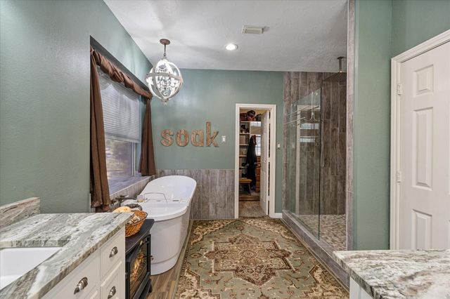 2061 S Shore Boulevard, Montgomery, TX 77356