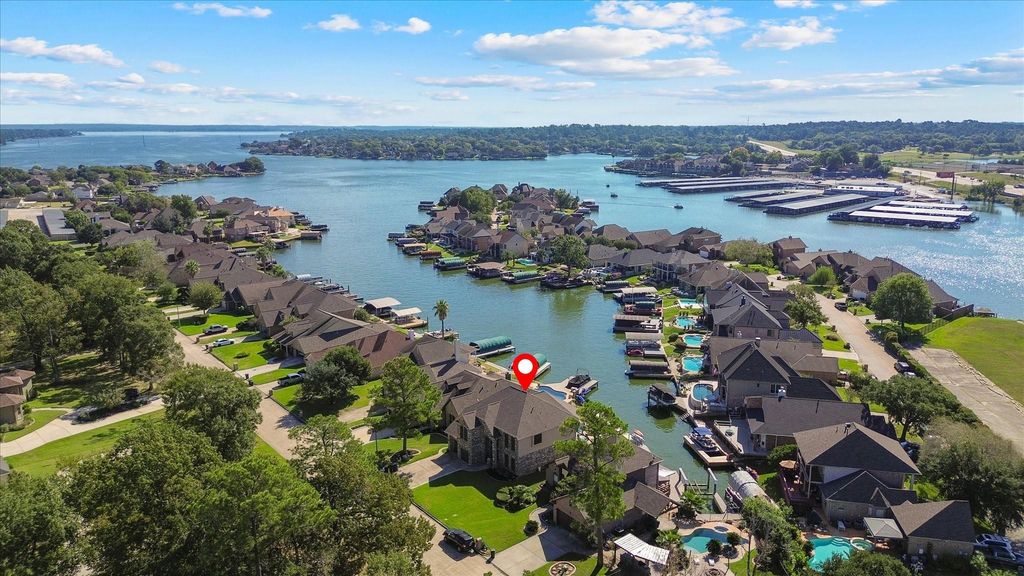 2061 S Shore Boulevard, Montgomery, TX 77356