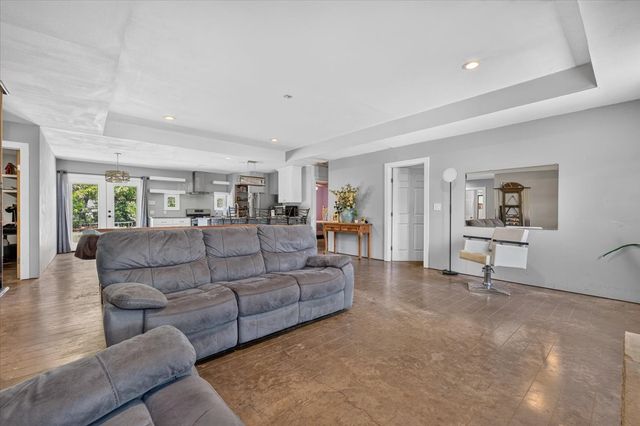 4506 Garden View Drive, Granbury, TX 76049