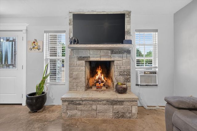 4506 Garden View Drive, Granbury, TX 76049