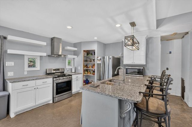 4506 Garden View Drive, Granbury, TX 76049