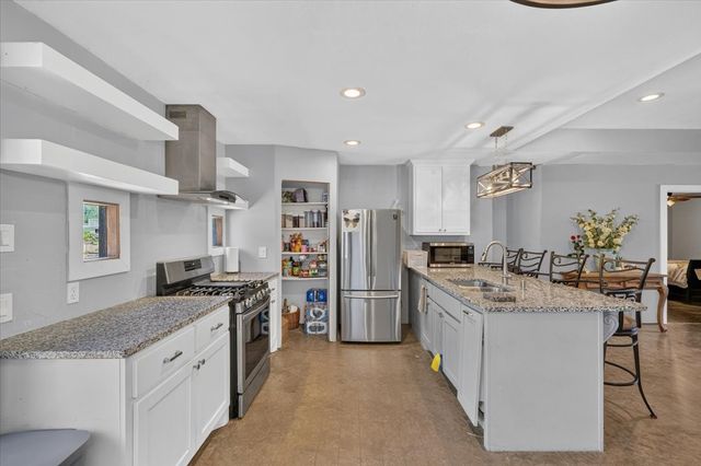 4506 Garden View Drive, Granbury, TX 76049