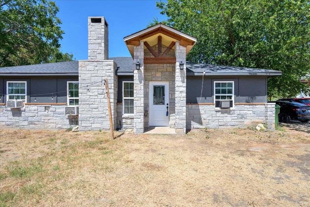 4506 Garden View Drive, Granbury, TX 76049 — photo 2