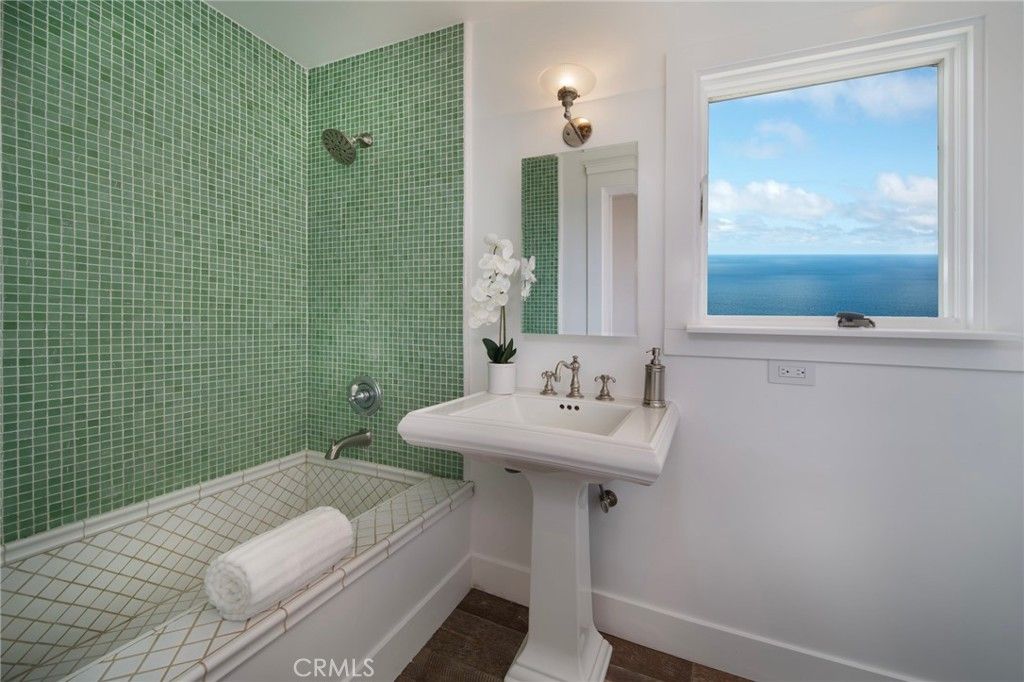 Image 15 of property listing at 31152 Holly Drive, Laguna Beach, CA 92651