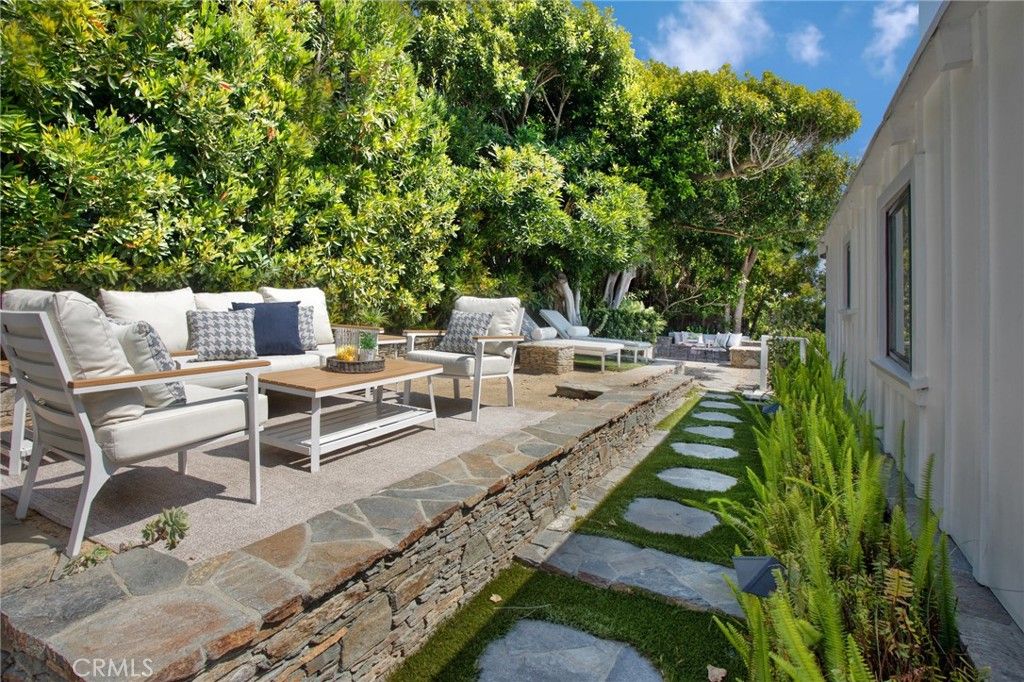 Image 16 of property listing at 31152 Holly Drive, Laguna Beach, CA 92651