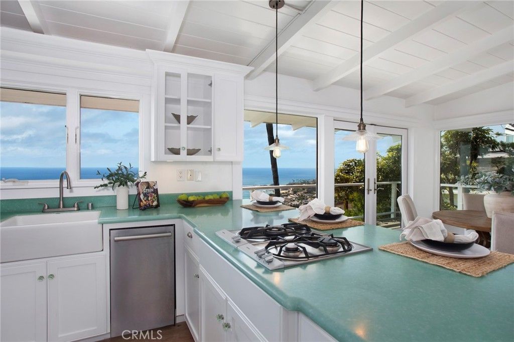 Image 8 of property listing at 31152 Holly Drive, Laguna Beach, CA 92651