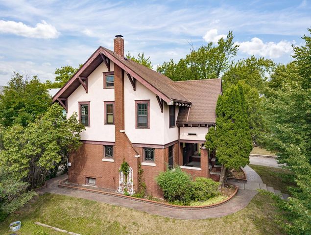 101 S 20th Avenue E, Duluth, MN 55812