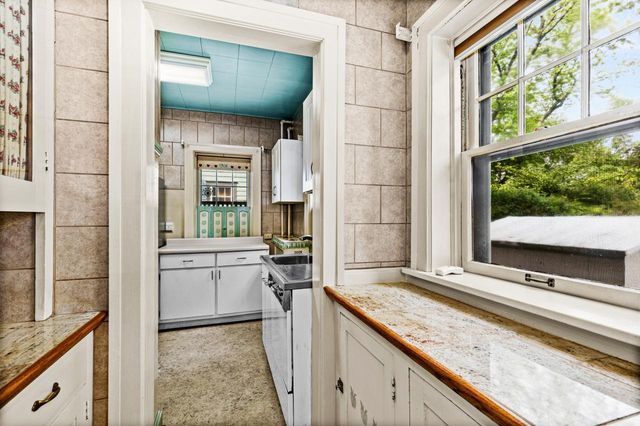 101 S 20th Avenue E, Duluth, MN 55812