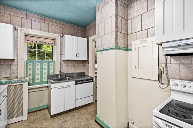 101 S 20th Avenue E, Duluth, MN 55812