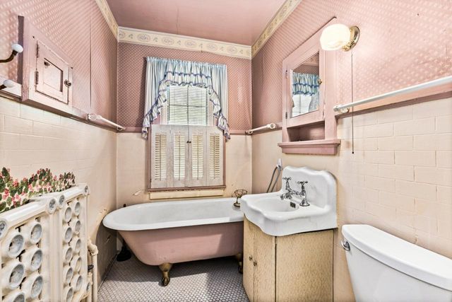 101 S 20th Avenue E, Duluth, MN 55812