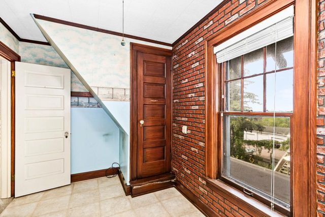 101 S 20th Avenue E, Duluth, MN 55812