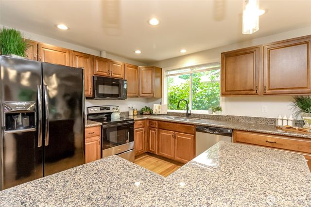 3716 SW 328th Place, Puyallup, WA 98023