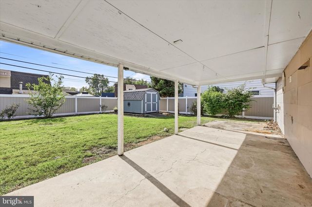 10 EAST LN, Levittown, PA 19054