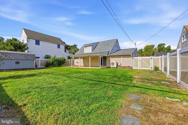 10 EAST LN, Levittown, PA 19054