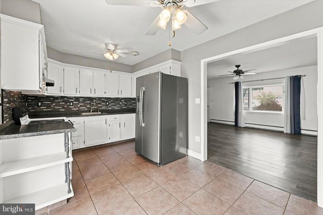 10 EAST LN, Levittown, PA 19054