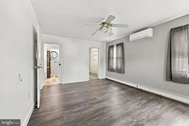 10 EAST LN, Levittown, PA 19054