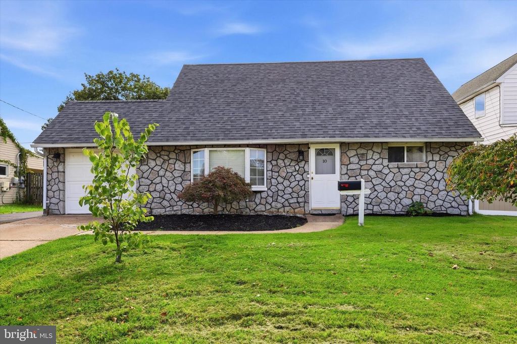 10 EAST LN, Levittown, PA 19054