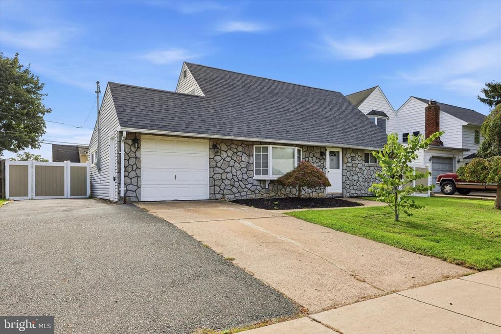 10 EAST LN, LEVITTOWN, PA 19054 — photo 2