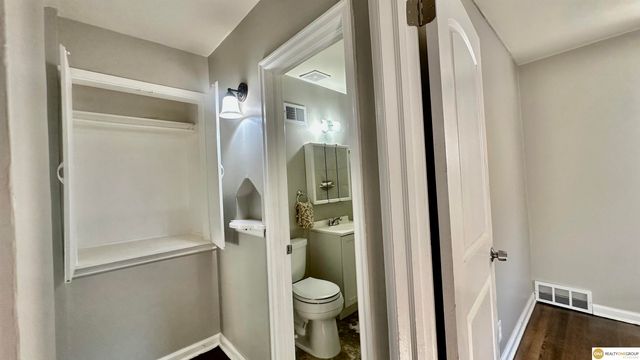 3748 N 43 Street, Omaha, NE 68111